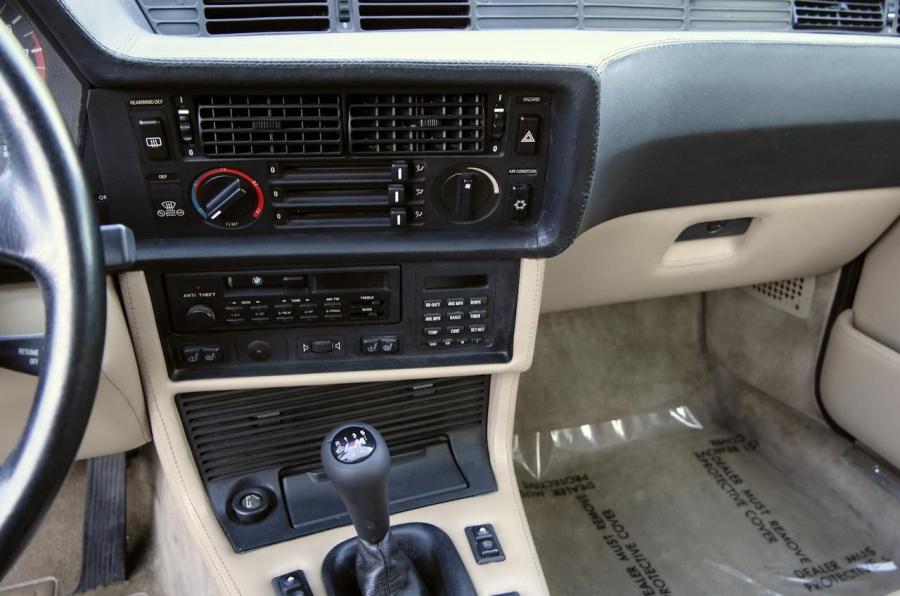 Детали интерьера BMW M6 (E24) 1988 года  (NA) (фото 58 из 158)
